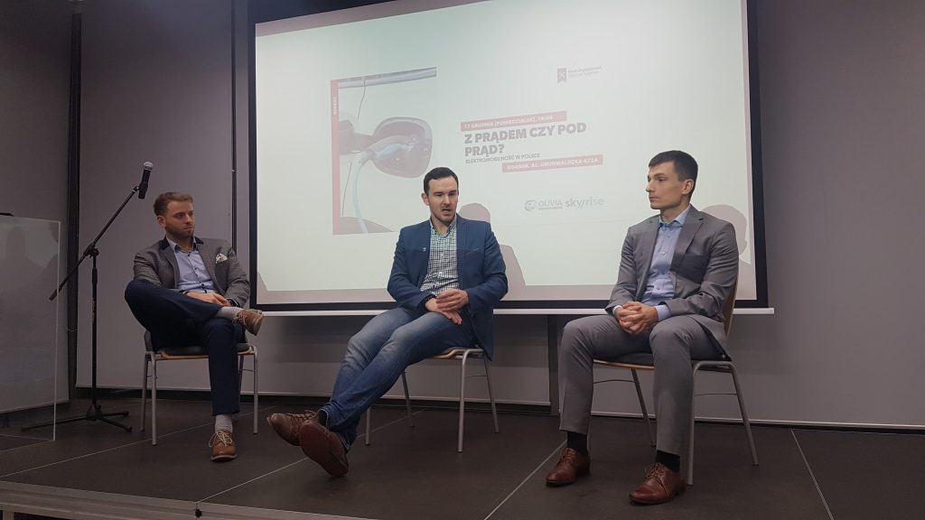 Konferencja "Z prądem czy pod prąd? Elektromobilności w Polsce" - panel dyskusyjny