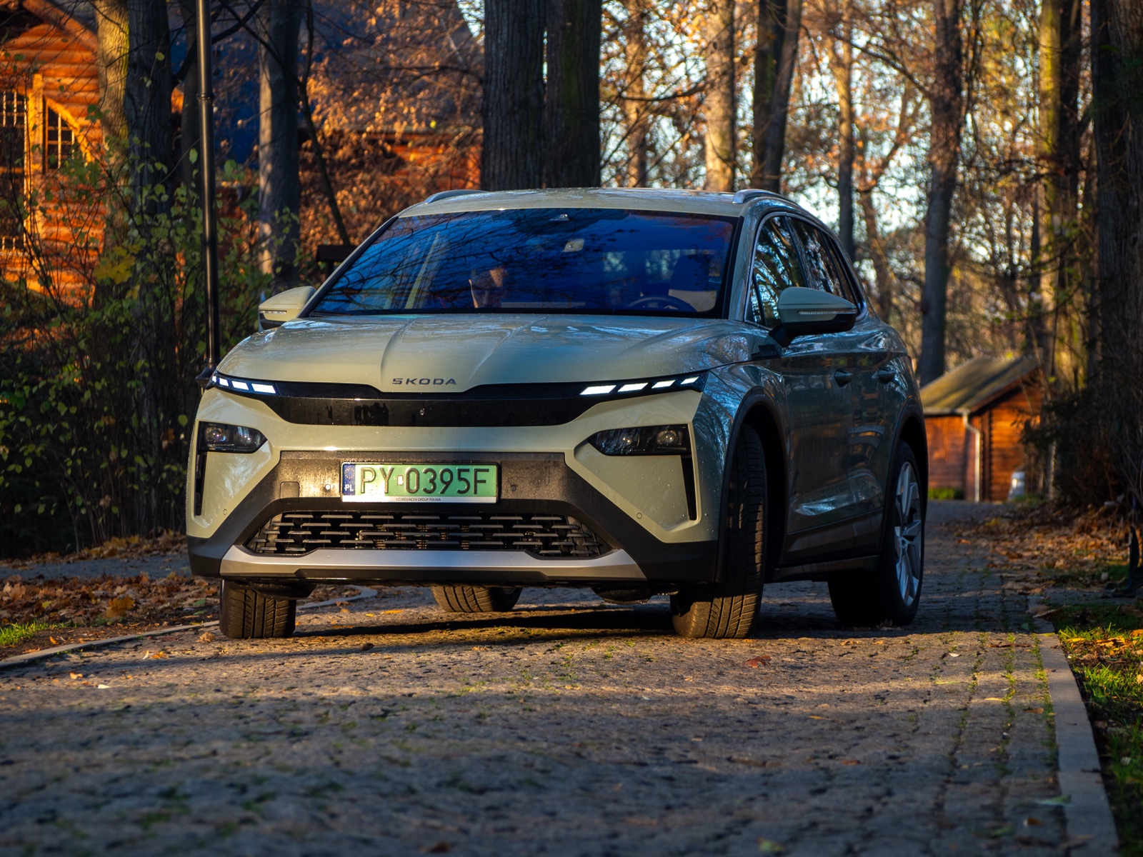 2500 km jesiennej podróży – test Skody Elroq 85 2025