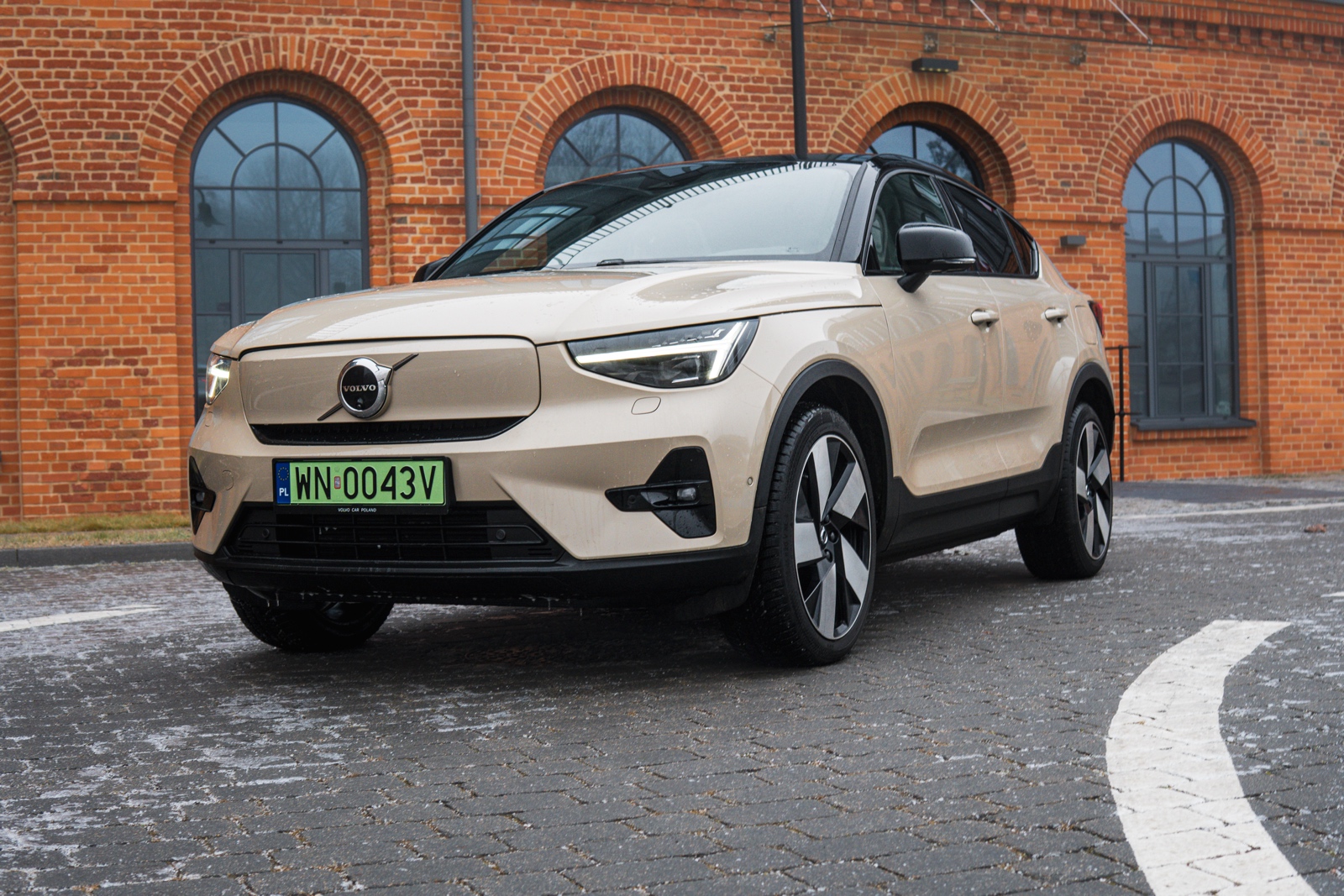 #KobiecymOkiem 11 – Volvo EC40 – pierwszy elektryk, który dał mi „teslowe” poczucie dynamiki, ale w bezpiecznym, uporządkowanym stylu