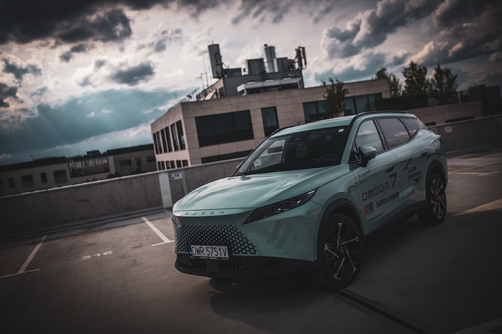 #KobiecymOkiem 16 – Futurystyczny SUV, który lubi zwracać uwagę- Omoda 7 Super Hybrid